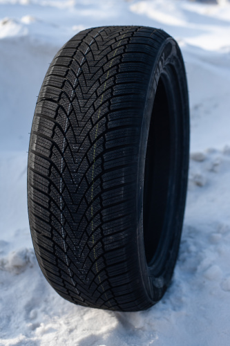 фото протектора и шины WINTERHAWKE I Шина ZMAX WINTERHAWKE I 235/50 R19 103V