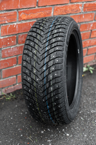 фото протектора и шины WINTERNOVA STUD II Шина ZMAX WINTERNOVA STUD II 225/45 R18 95T