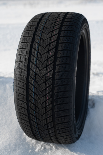 фото протектора и шины WINTERHAWKE II Шина ZMAX WINTERHAWKE II 245/40 R19 98V