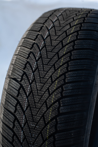 фото протектора и шины WINTERHAWKE I Шина ZMAX WINTERHAWKE I 225/55 R19 99H