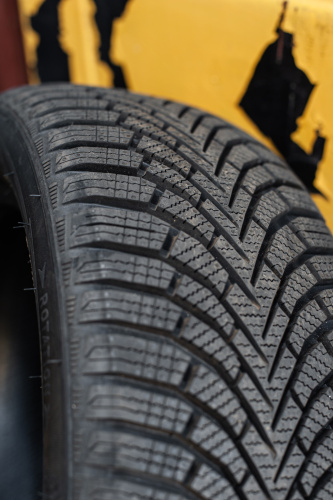 фото протектора и шины Ice Blazer Alpine+ Шина Sailun Ice Blazer Alpine+ 175/55 R15 77T